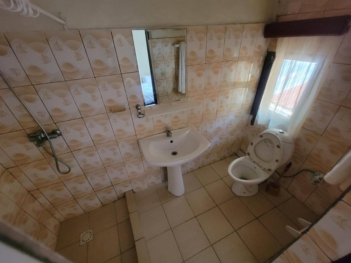 Maddy'S Kitchen And Accomodation Gisenyi Exterior foto